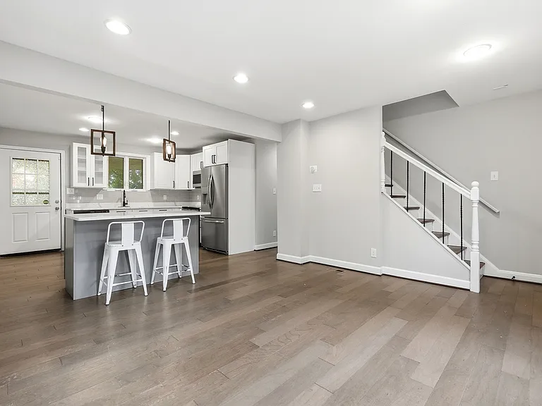 10 Birch Ave — Photo 23