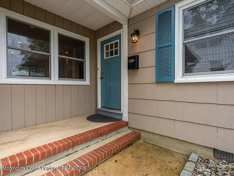802 Laura Herbert Dr — Photo 4