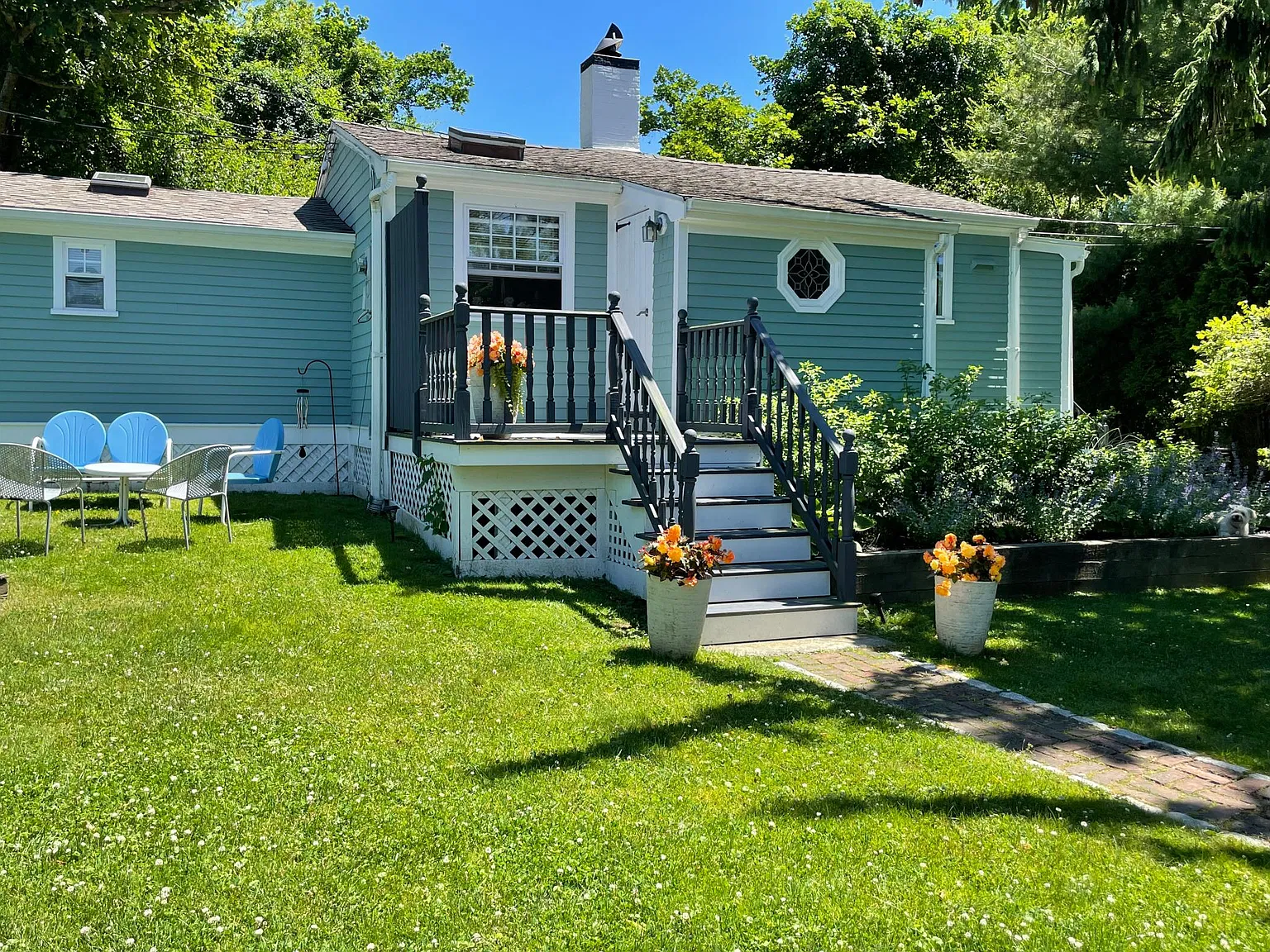377 Third Beach Rd — Photo 1