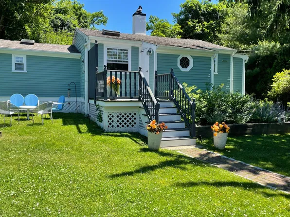 377 Third Beach Rd, Middletown, RI 02842