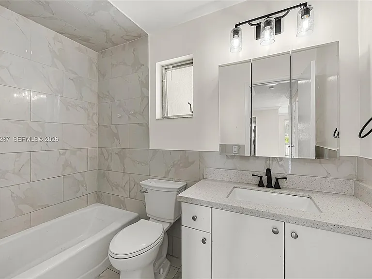 5450 Hollywood Blvd #107 — Photo 10
