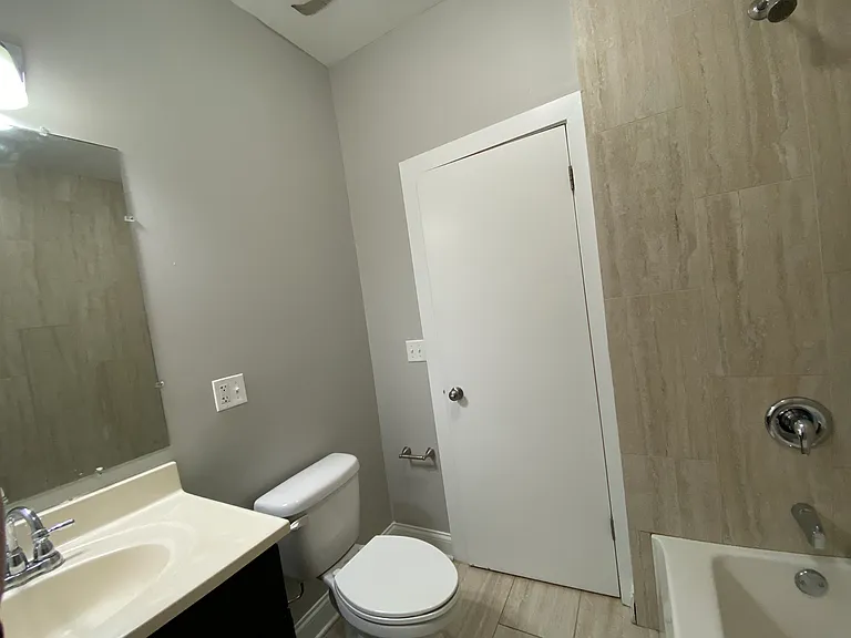 3216 W Argyle St #2 — Photo 5