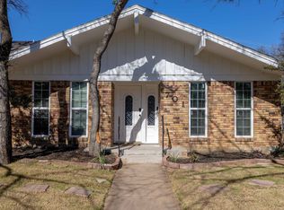 701 Kentwood Cir, Bedford, TX 76021
