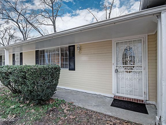 3rd image of 3637 Sykes Park Dr