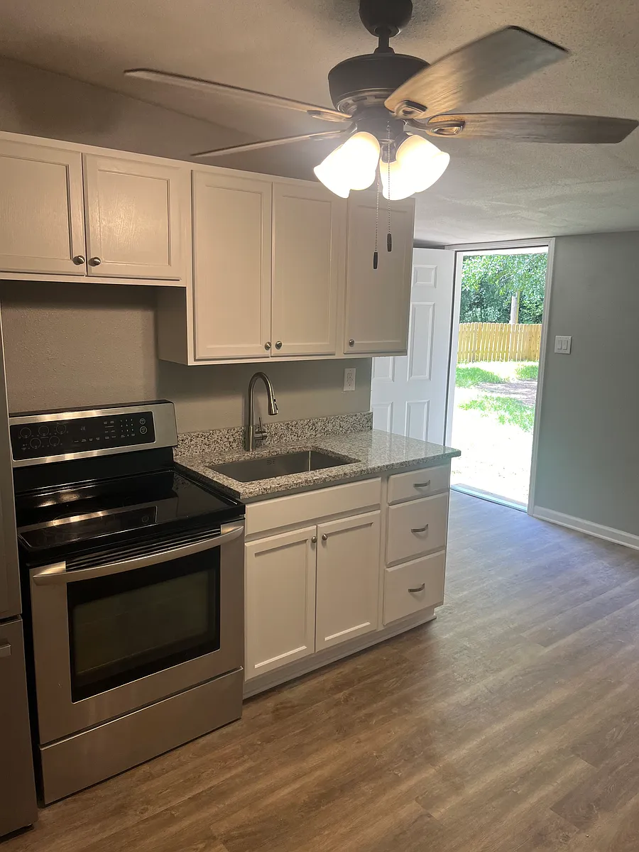 Building Photo - 8715 Fowler Ave #2