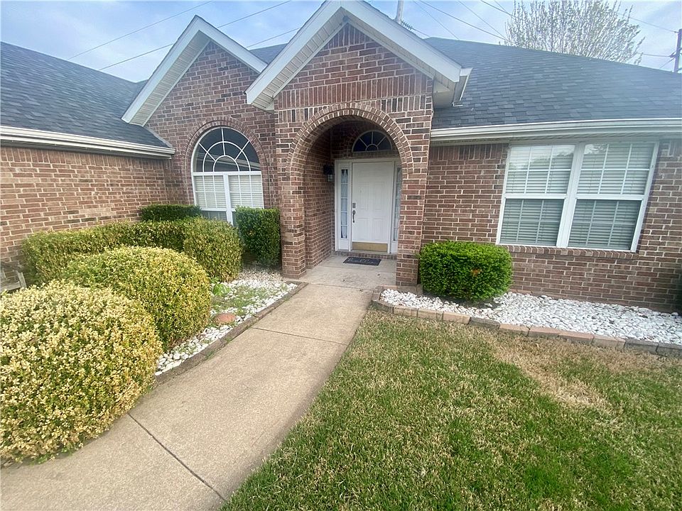 1st image of 2807 Foxwood Dr