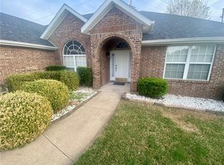 2807 Foxwood Dr, Springdale, AR 72762