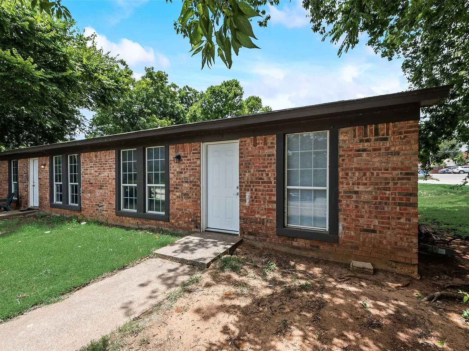 2 bed, 927 sqft, $1,600 — Photo 2