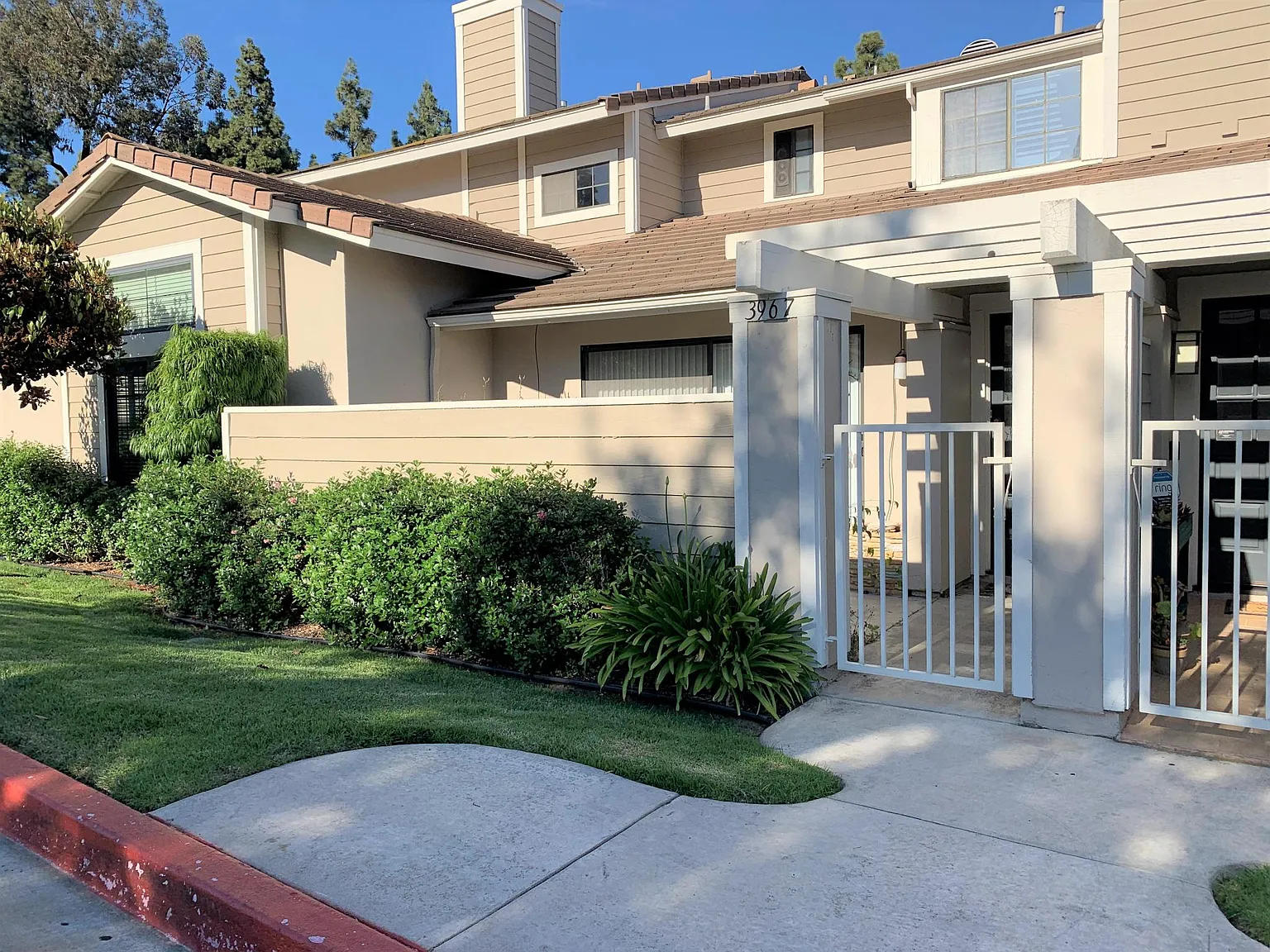 3 bed, 2.5 bath, 1415 sqft, $4,350 — Photo 1