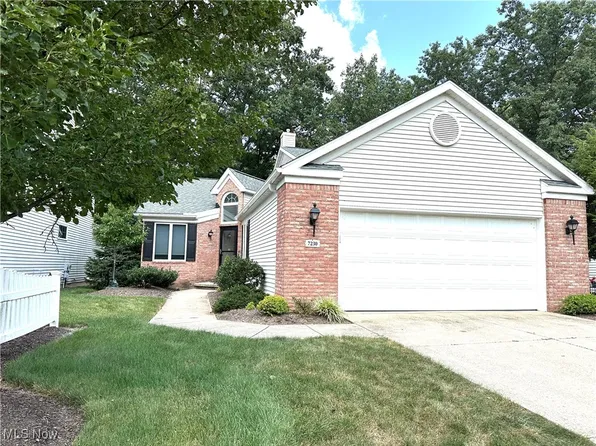 7230 W Baldwin Reserve Dr, Cleveland, OH 44130