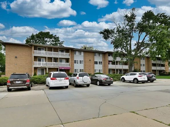 960 Beau Dr Unit 205, Des Plaines, IL 60016