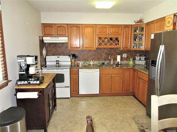 3rd image of 776 S 5th St Floor 2