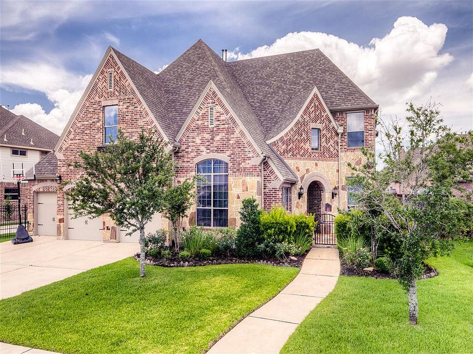 Welcome Home to your magnificent Highland Home!