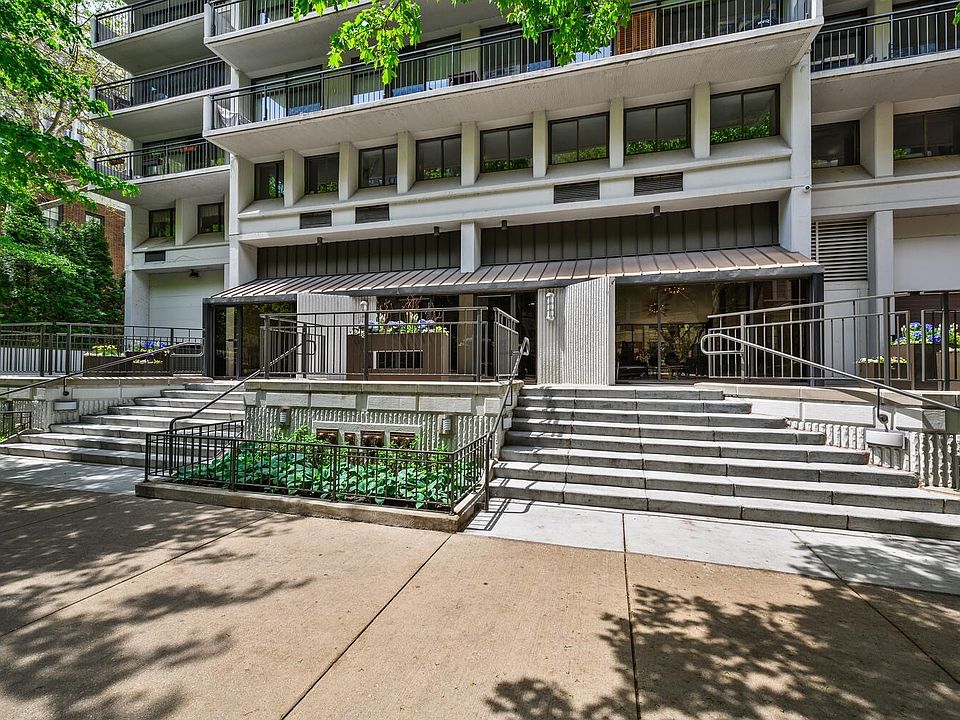 2nd image of 1430 N Astor St APT 17B