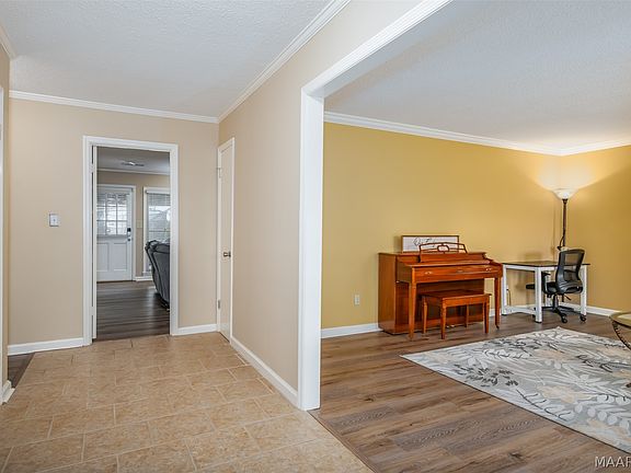 5th image of 2500 Bell Rd
