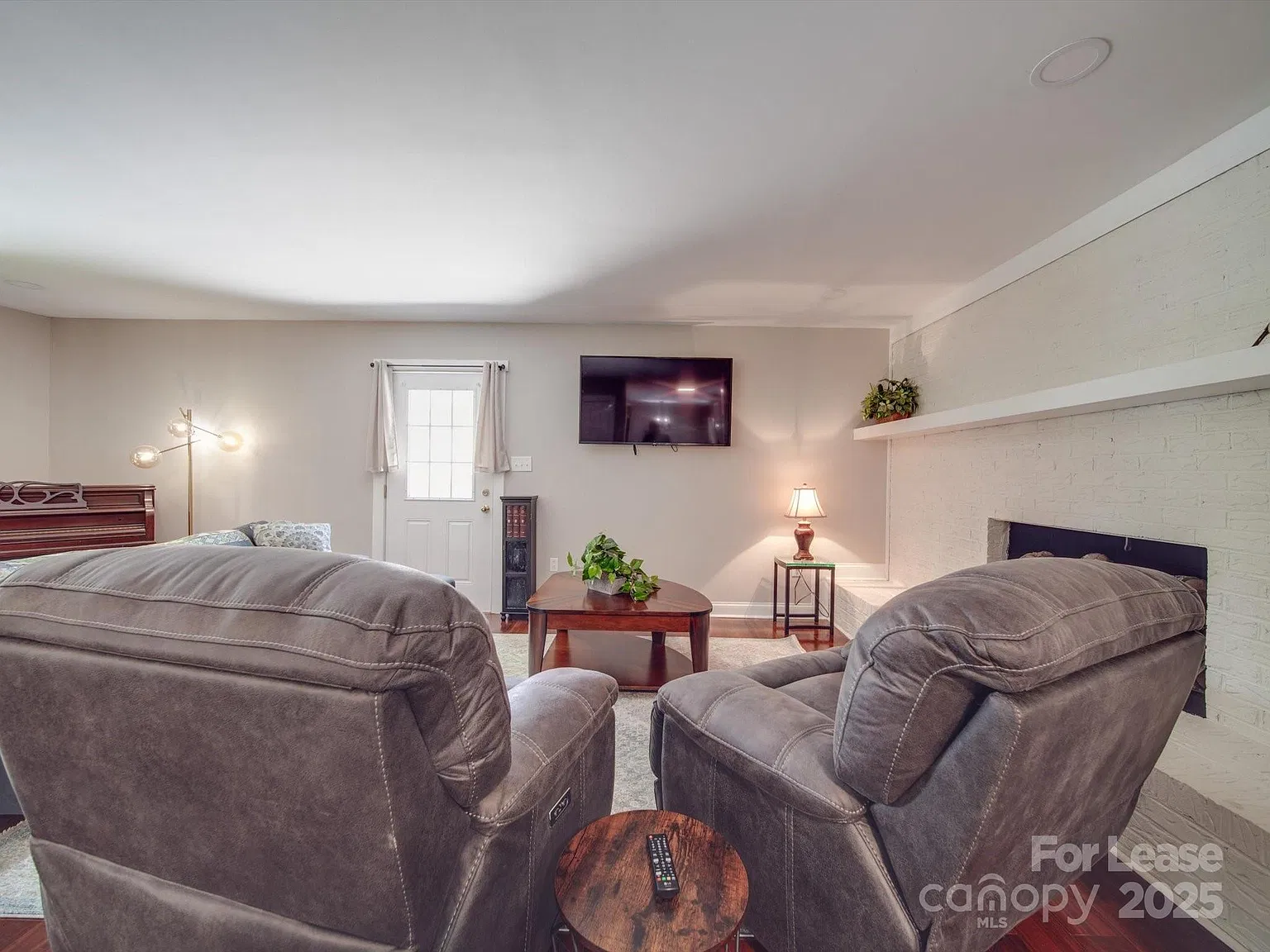 3 bed, 1.5 bath, 1476 sqft, $3,500 — Photo 4