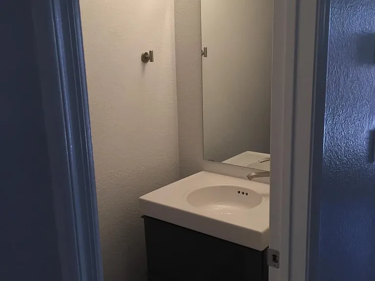 1/2 Bath