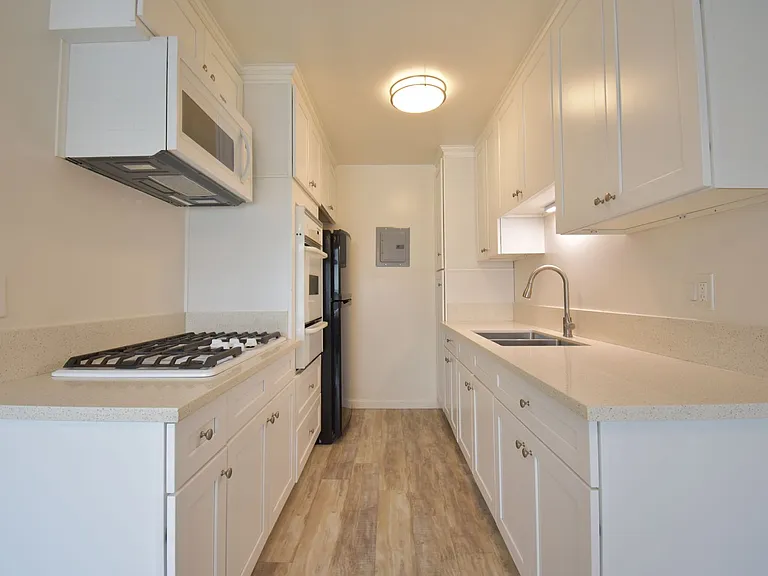 10920 National Blvd — Photo 18