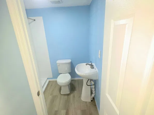 2868 Cushing Rd, Camden, NJ 08104
