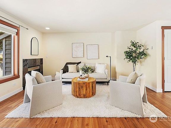 4th image of 12311A Roosevelt Way NE