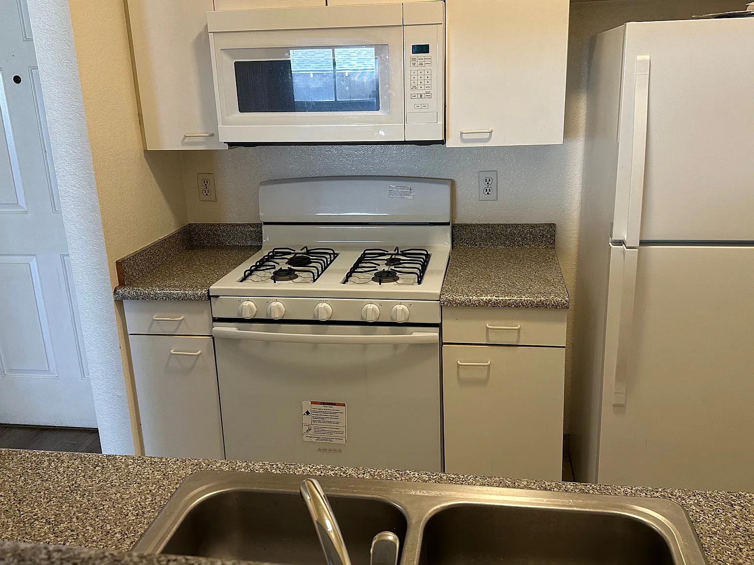 Studio, 512 sqft, $1,700 — Photo 2