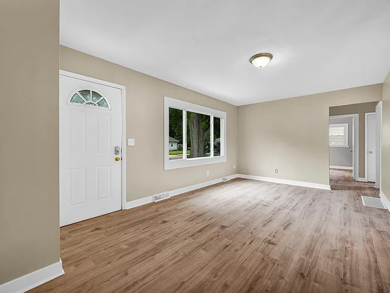 2022 Windsor St — Photo 5