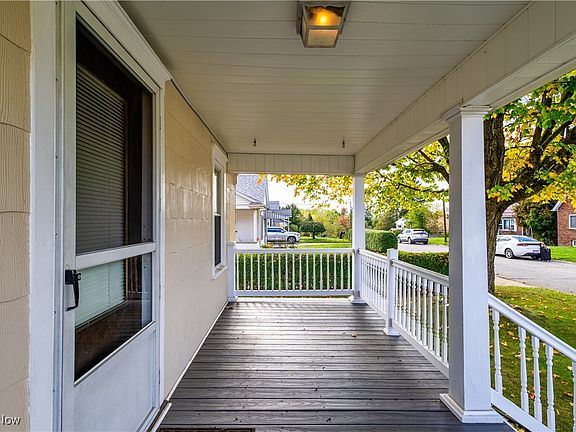 3rd image of 142 W McConnell Ave