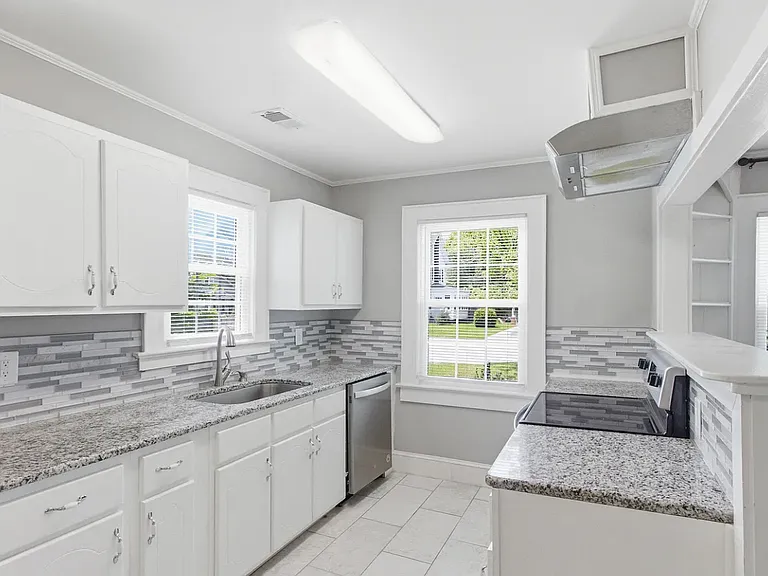 1409 Rhem Ave — Photo 5