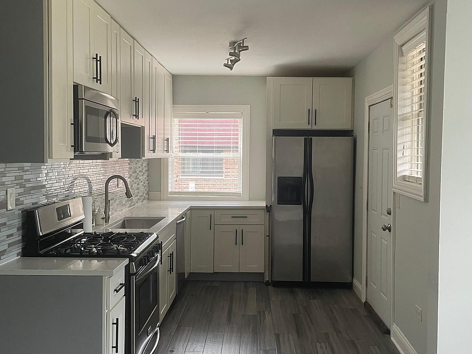 1st image of 2308 W Granville Ave APT 1W