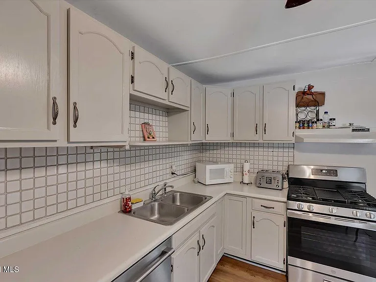 68 Marvin St — Photo 16