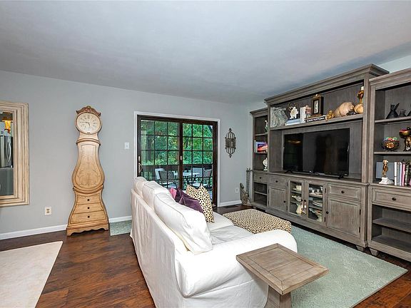 4th image of 120 Conway Cove Dr