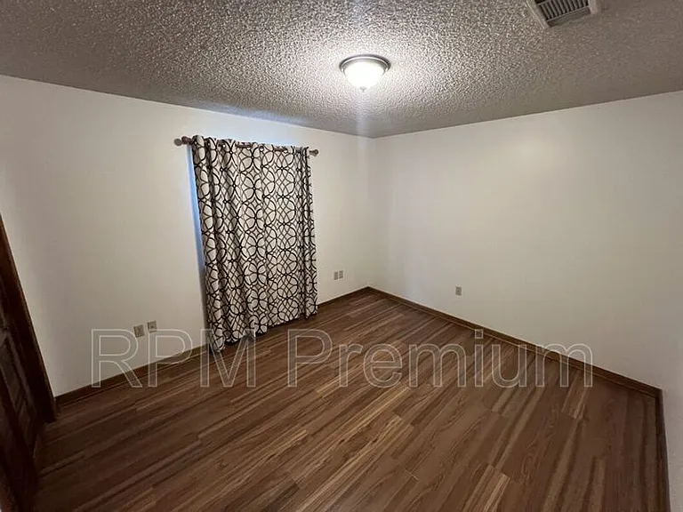 13936 Cayuga Dr — Photo 29