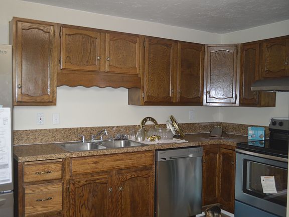 2nd image of 1240 Cathryn Ave
