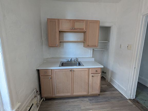 5th image of 902 N 41st St Floor 3