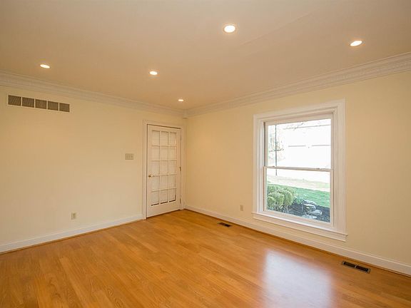 4th image of 2184 Taborlake Cir