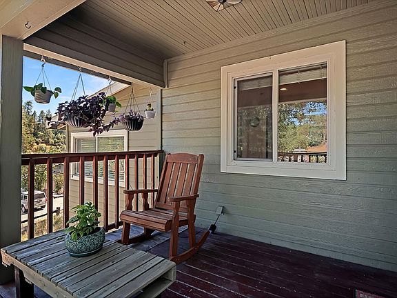 3rd image of 981 Garden Loop