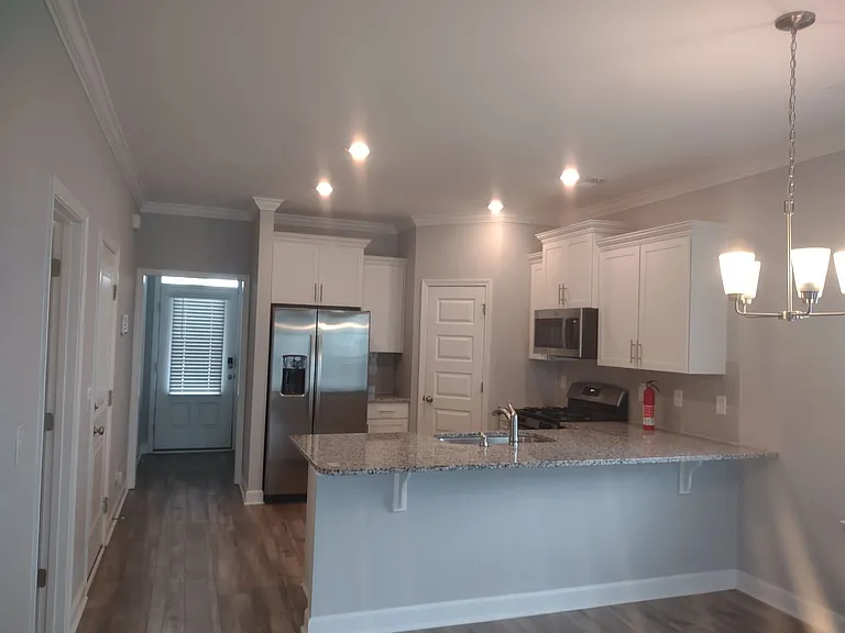 1031 Ashcroft Cir — Photo 18
