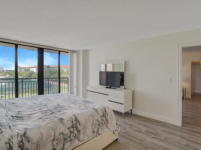2727 N Ocean Blvd #2020 — Photo 14