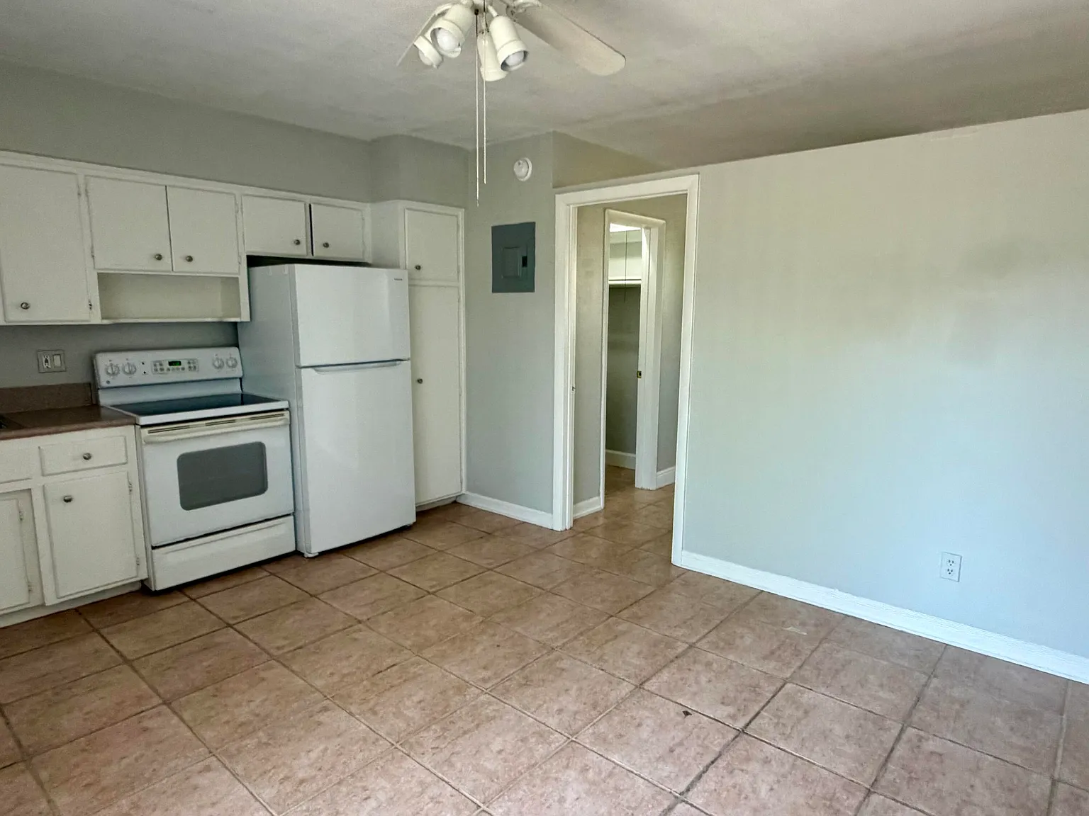 1 bed, 1.0 bath, 500 sqft, $1,400 — Photo 4