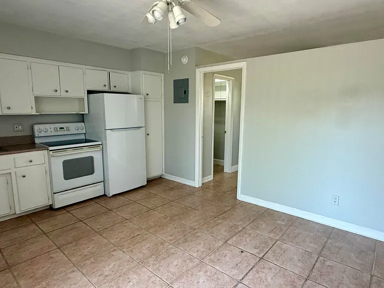 3041 NE 20th Ter — Photo 4