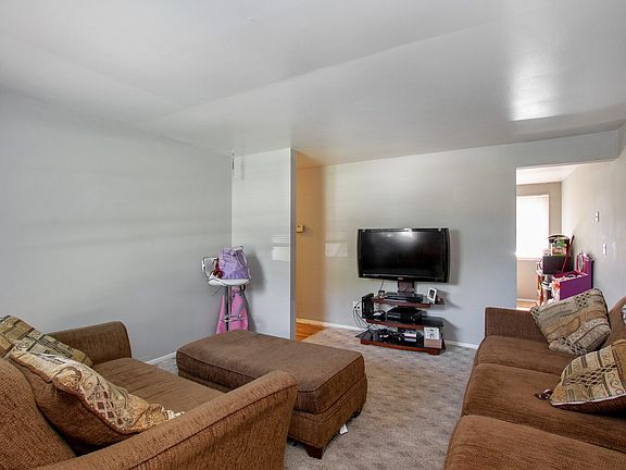5th image of 616-618 Hemlock Ln