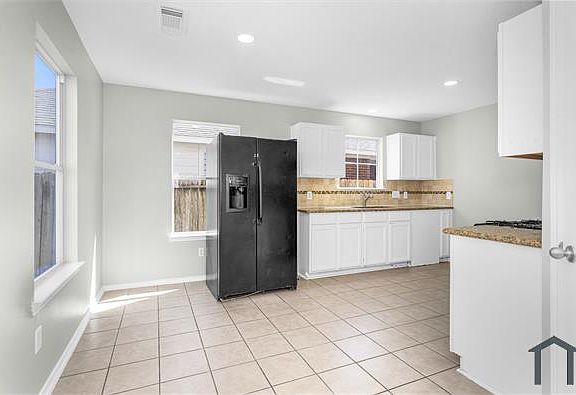 3rd image of 1419 Carolina Grove Ln