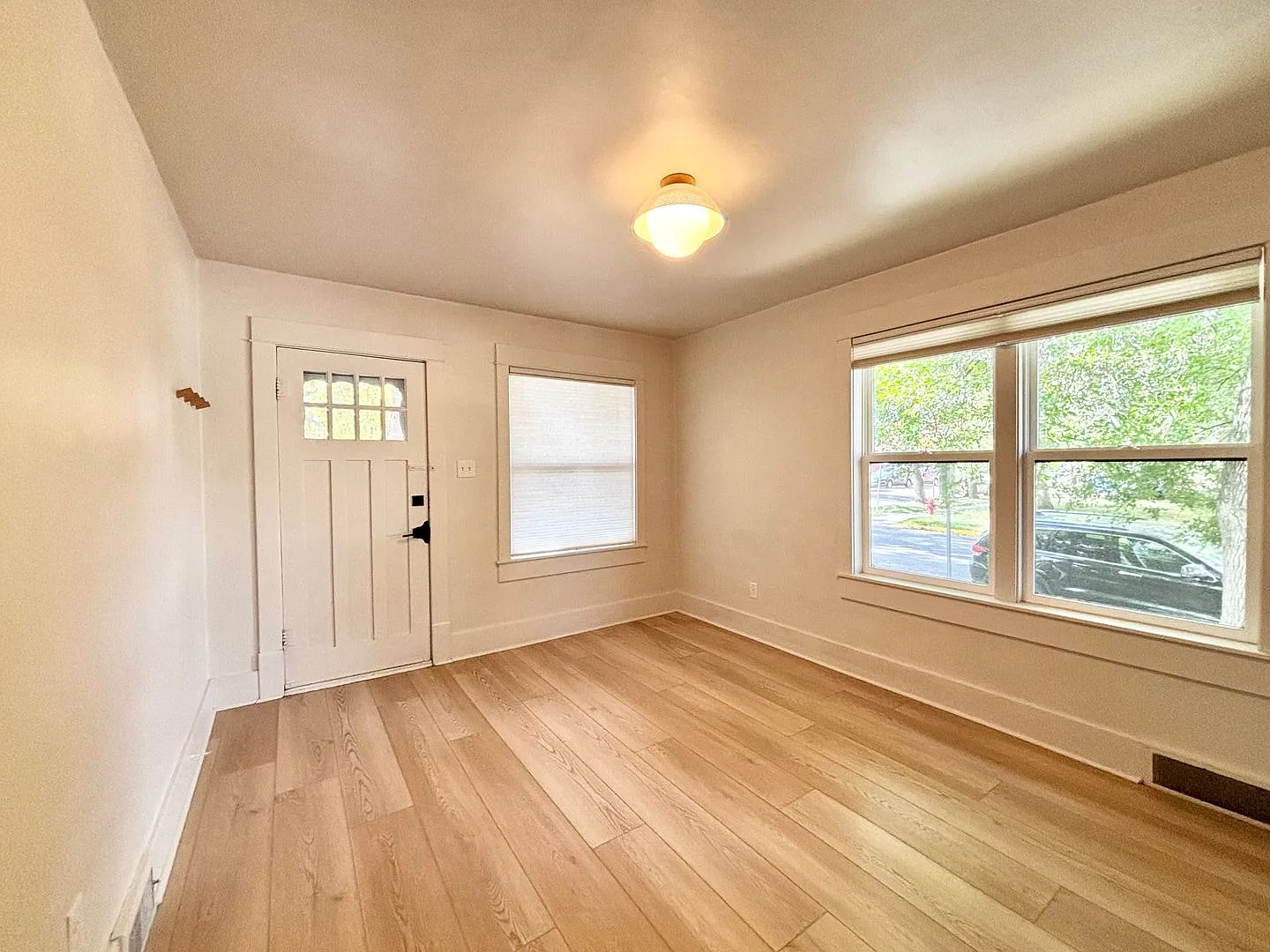 2 Bedroom, 2 Bathroom Home Steps from Montana State University — Photo 3