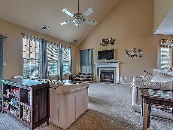 4th image of 2204 Harton Ln