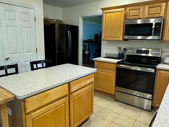 4th image of 38 Lake St