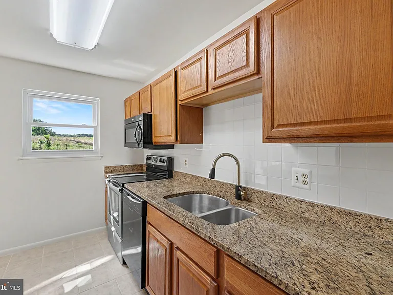 14356 Shaw Ct — Photo 6