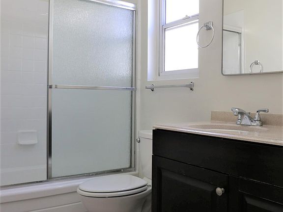 4th image of 345 E Tujunga Ave