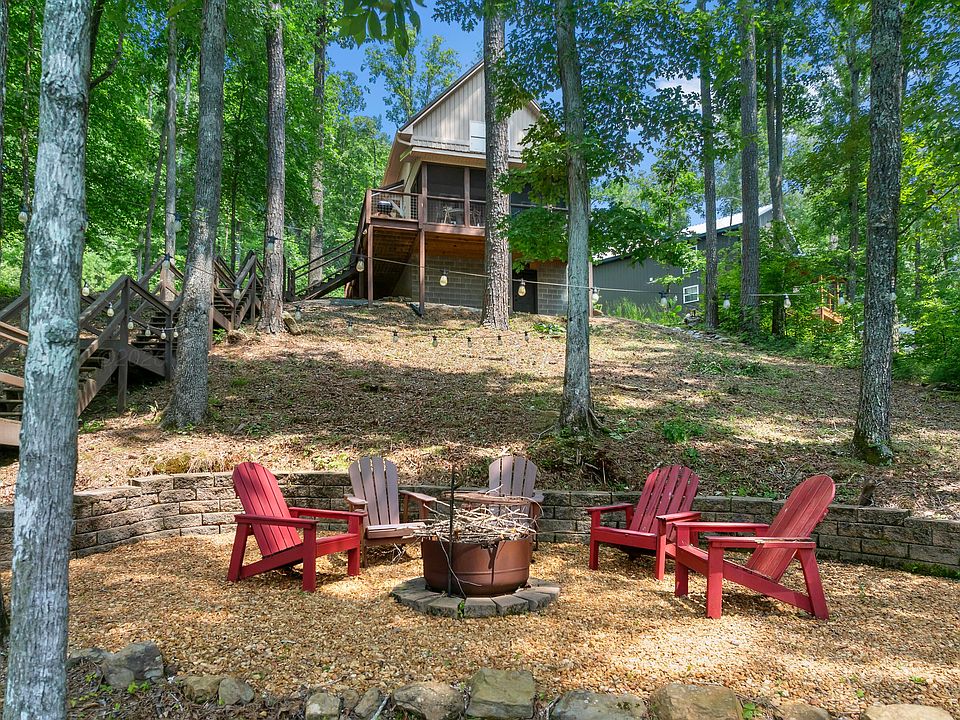 1st image of 1055 Lake Dr
