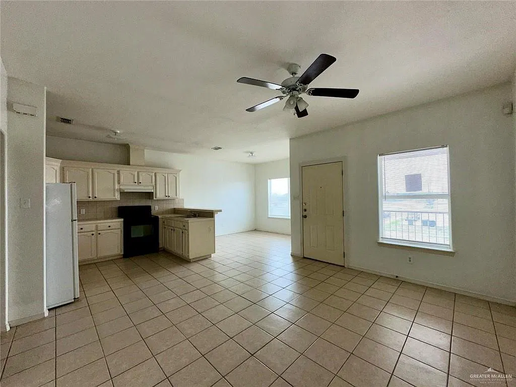 2 bed, 1.0 bath, 930 sqft, $680 — Photo 3