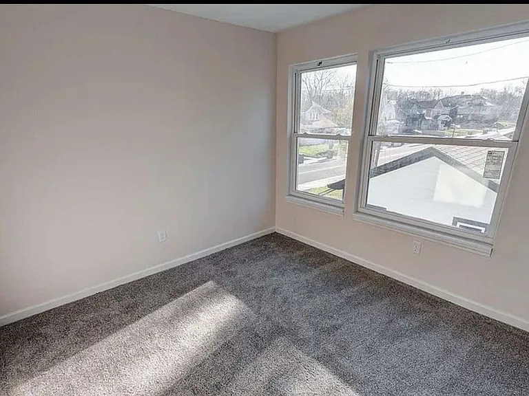 1135 Fairfield Ave — Photo 2